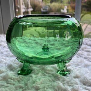 VINTAGE~VIKING~EMERALD GREEN GLASS~3 FOOTED~HANDMADE BOWL~NO CHIPS~NO CRACKS~G12